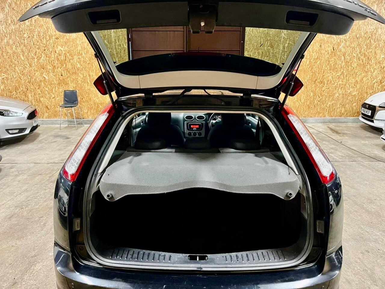 Used Ford Focus 2010 for sale - 77205063: Photo 14