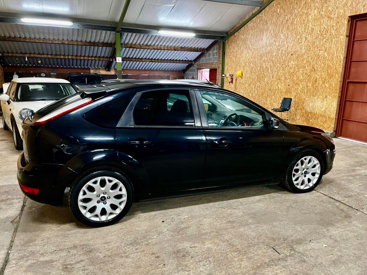 Used Ford Focus 2010 for sale - 77205063: Photo 7