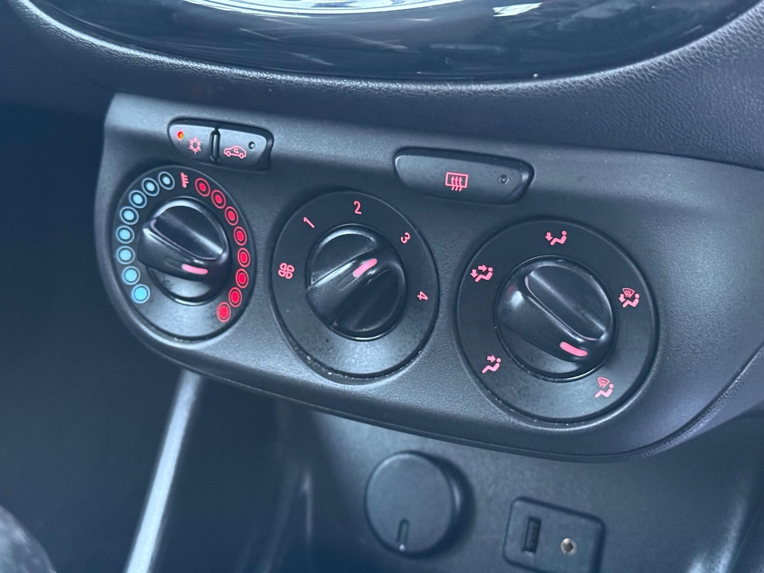 Used Vauxhall Corsa 2015 for sale - 77084343: Photo 29