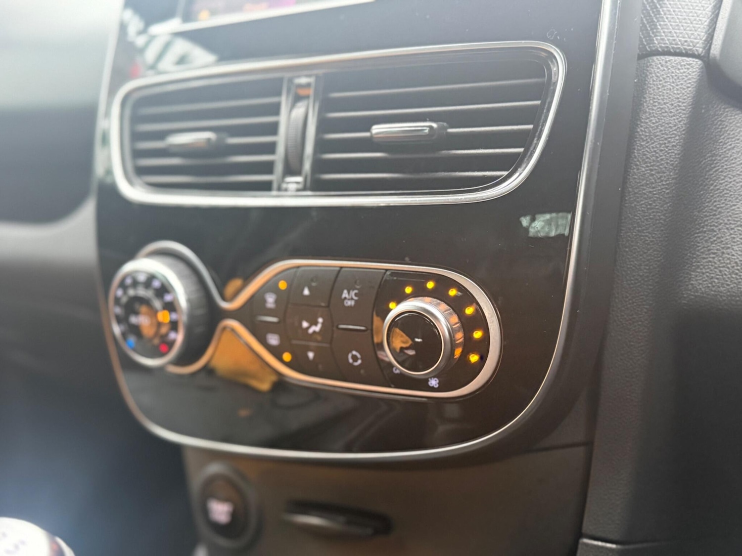 Used Renault Clio 2019 for sale - 77439678: Photo 32