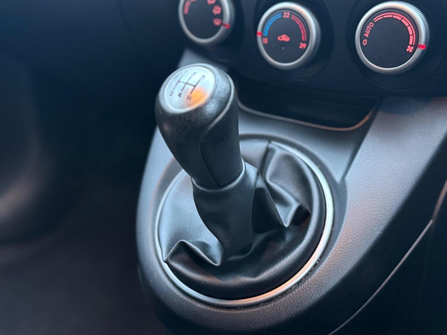 Used Mazda Mazda2 2012 for sale - 77574205: Photo 24