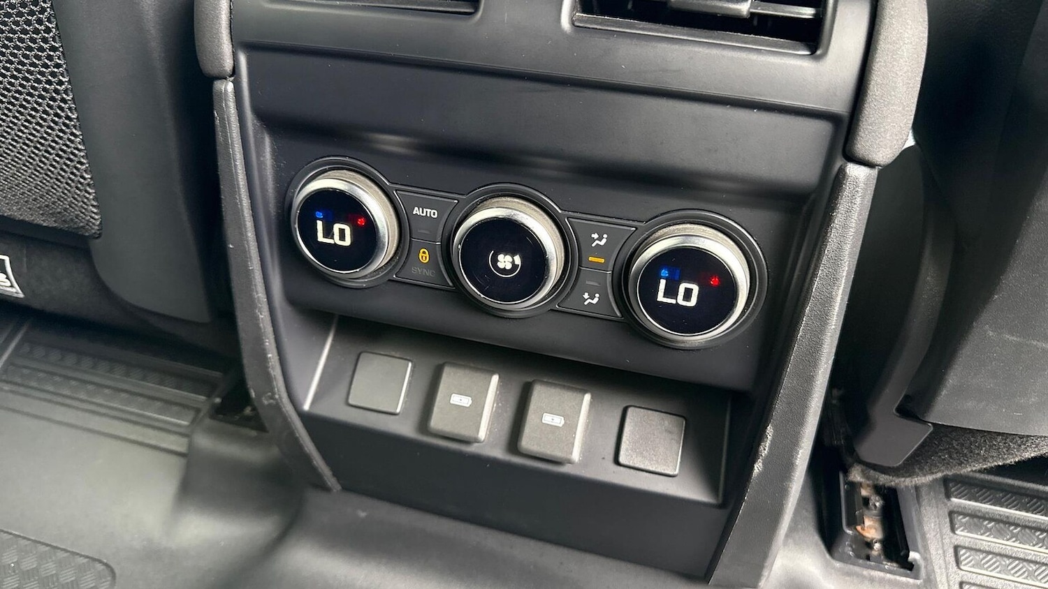 Used Land Rover Defender 2023 for sale - 76157237: Photo 18