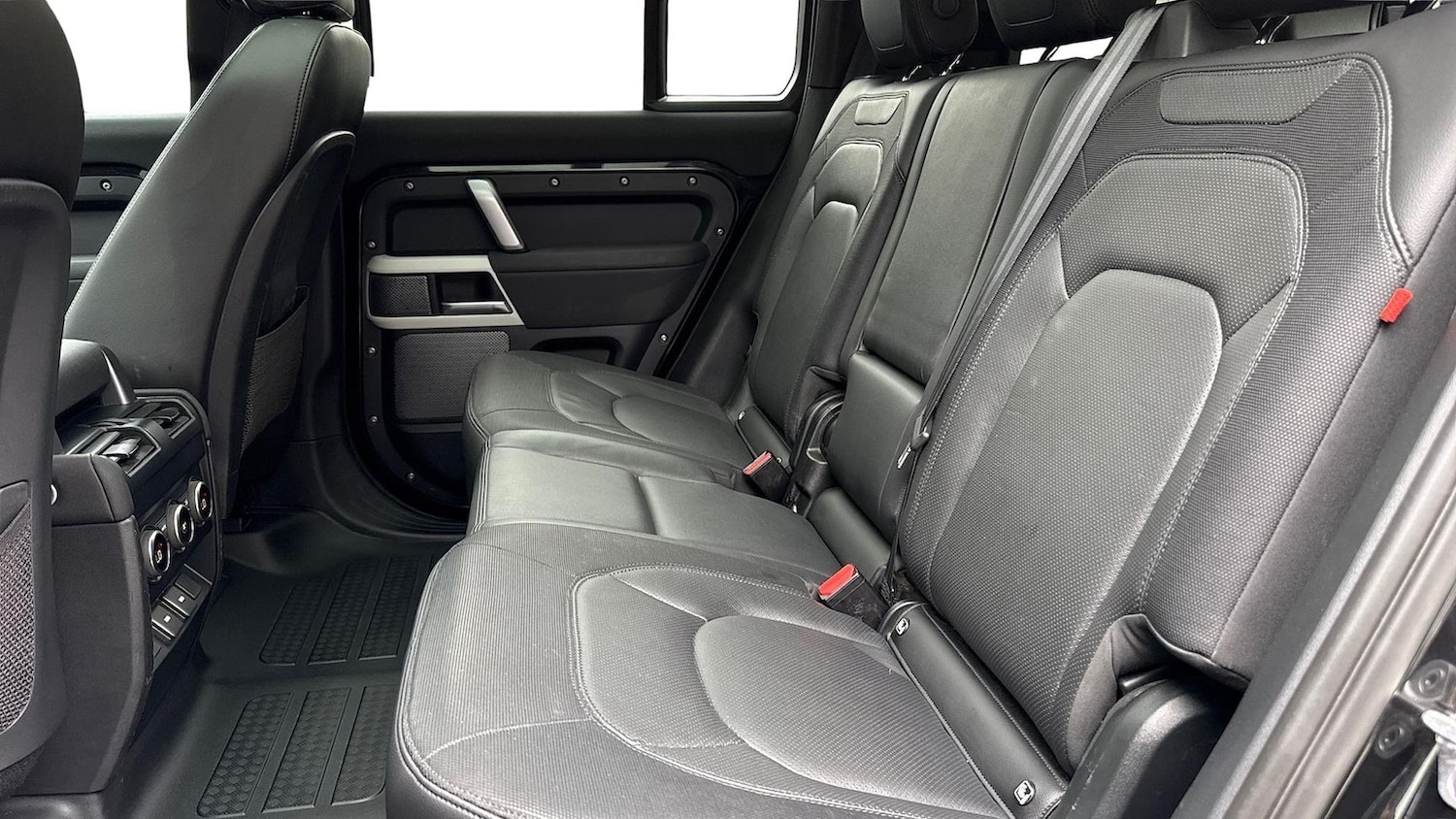 Used Land Rover Defender 2023 for sale - 76157237: Photo 4