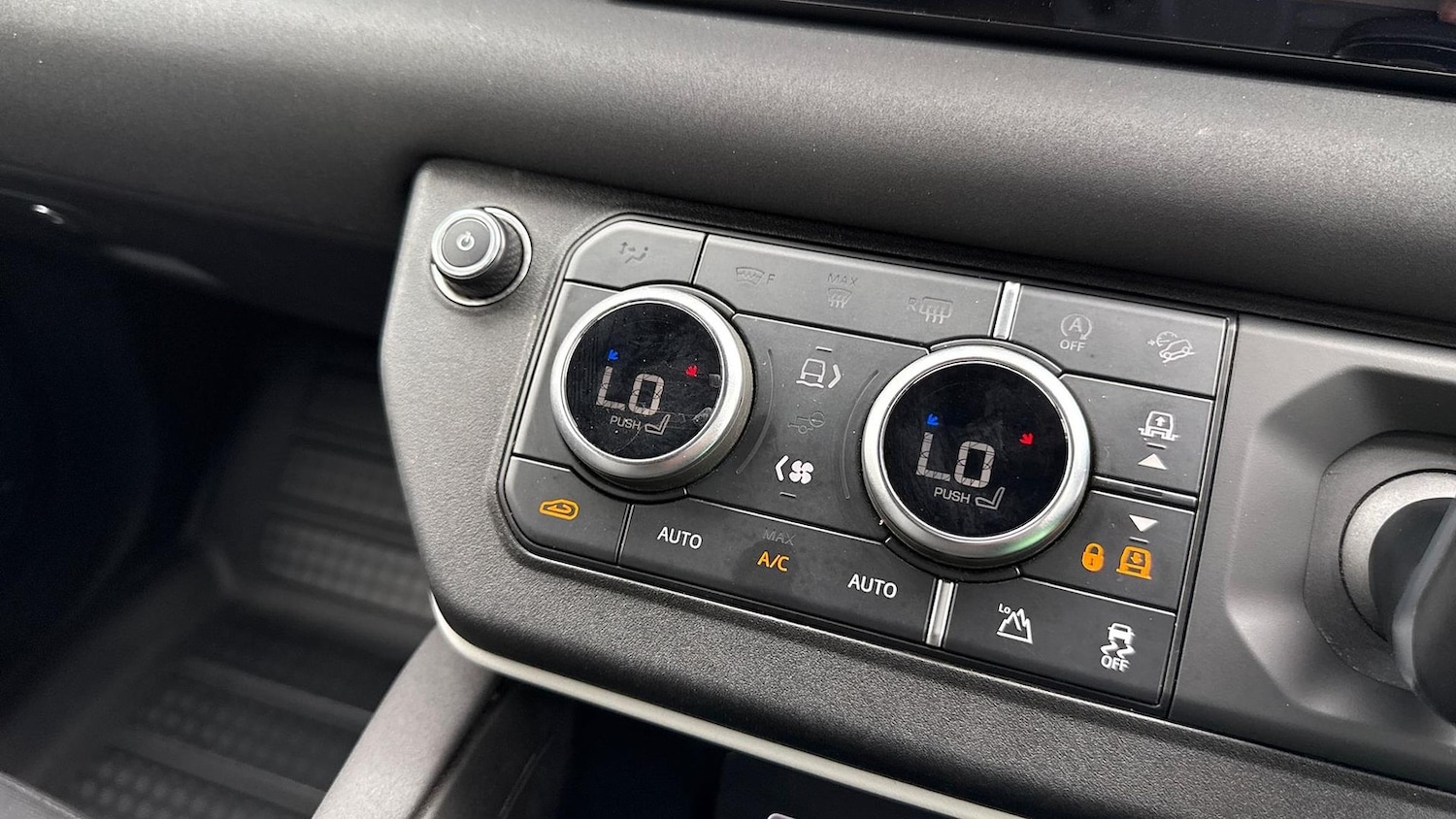 Used Land Rover Defender 2023 for sale - 76157237: Photo 40