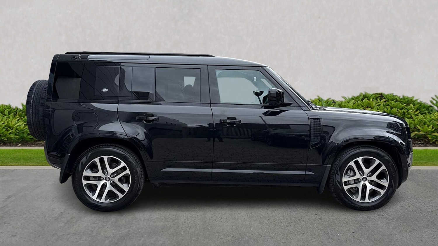 Used Land Rover Defender 2023 for sale - 76157237: Photo 5
