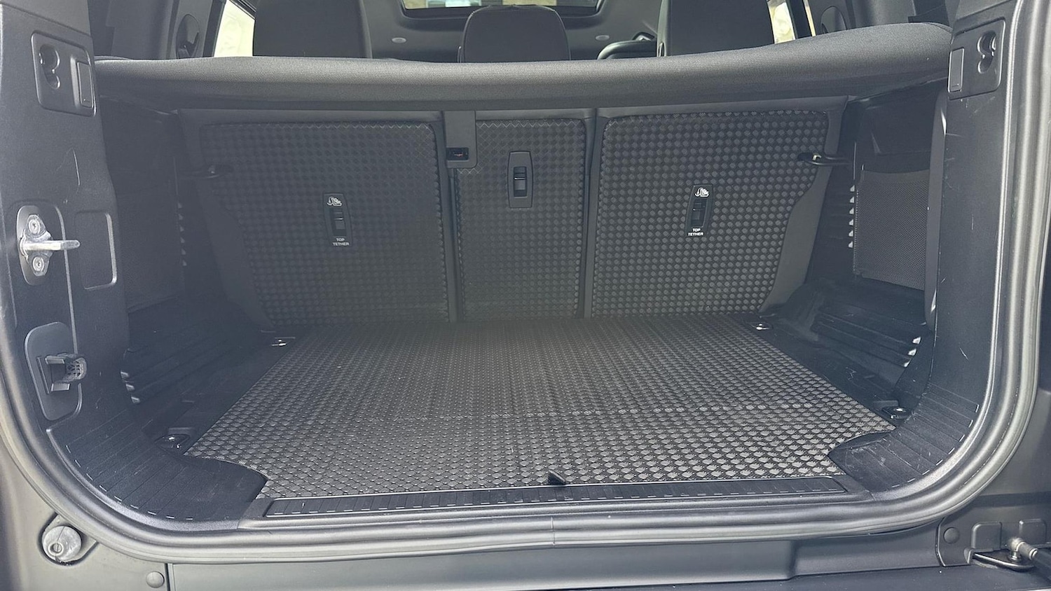 Used Land Rover Defender 2023 for sale - 76157238: Photo 10