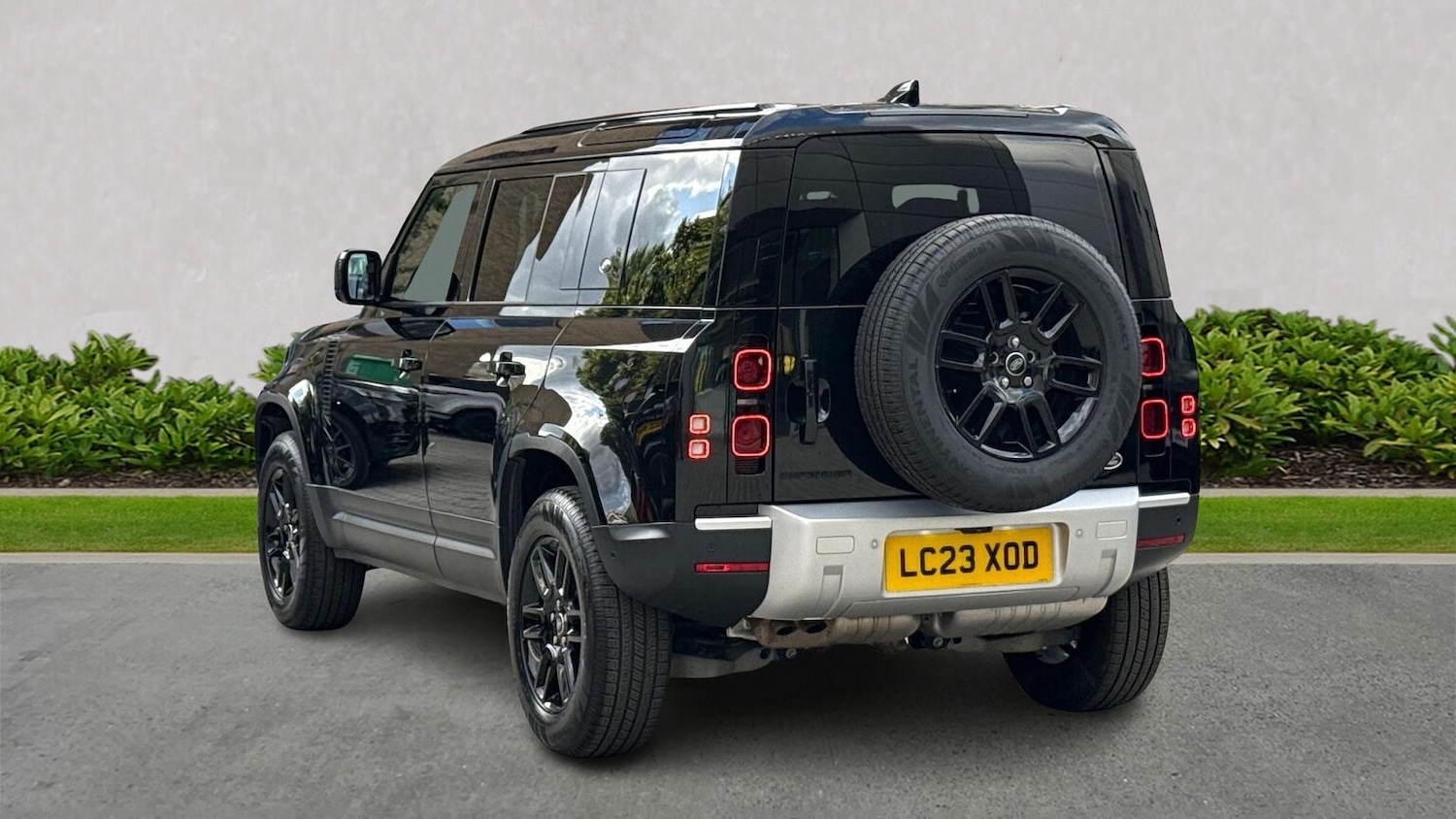Used Land Rover Defender 2023 for sale - 76157238: Photo 2