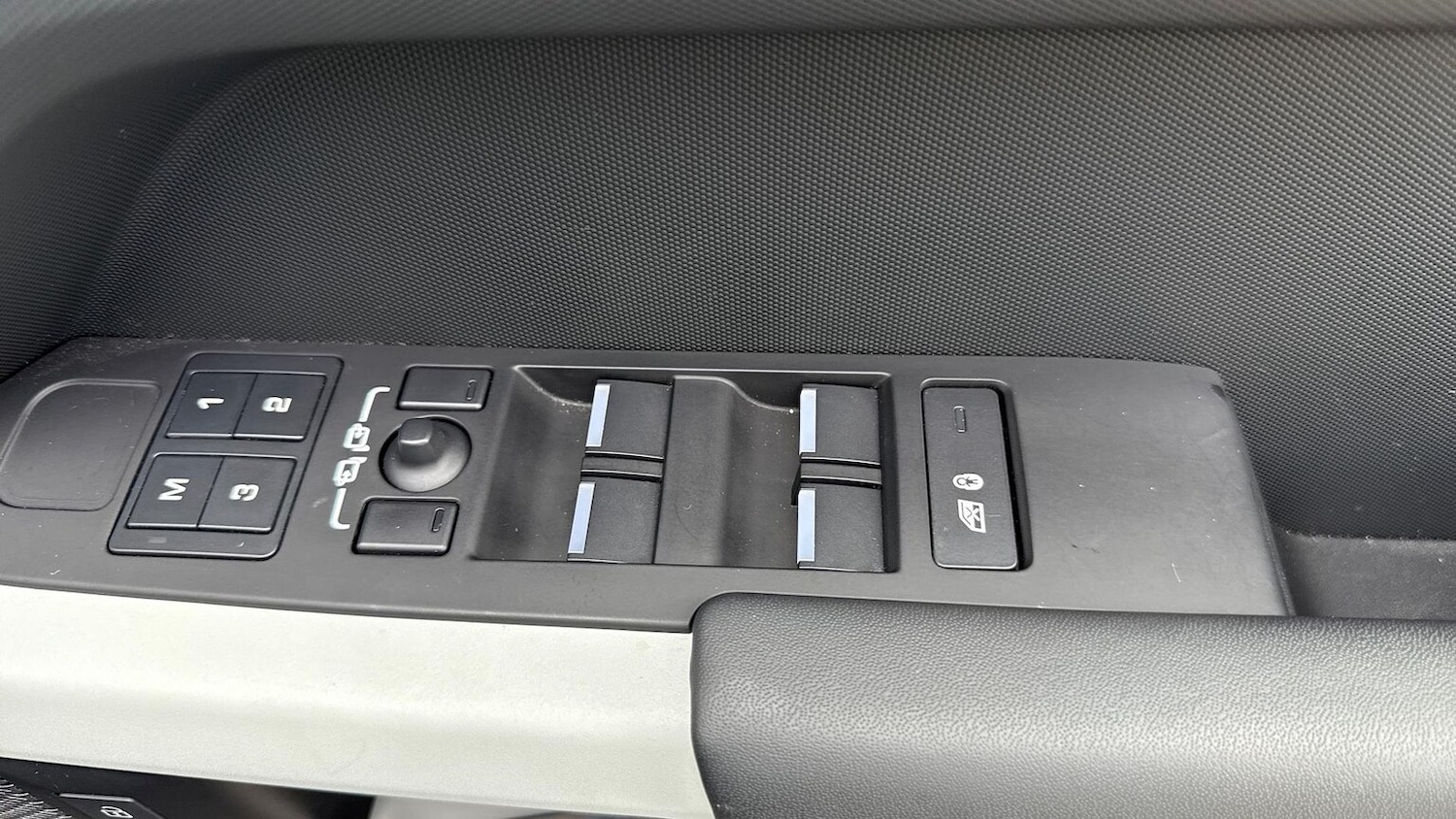 Used Land Rover Defender 2023 for sale - 76157238: Photo 36