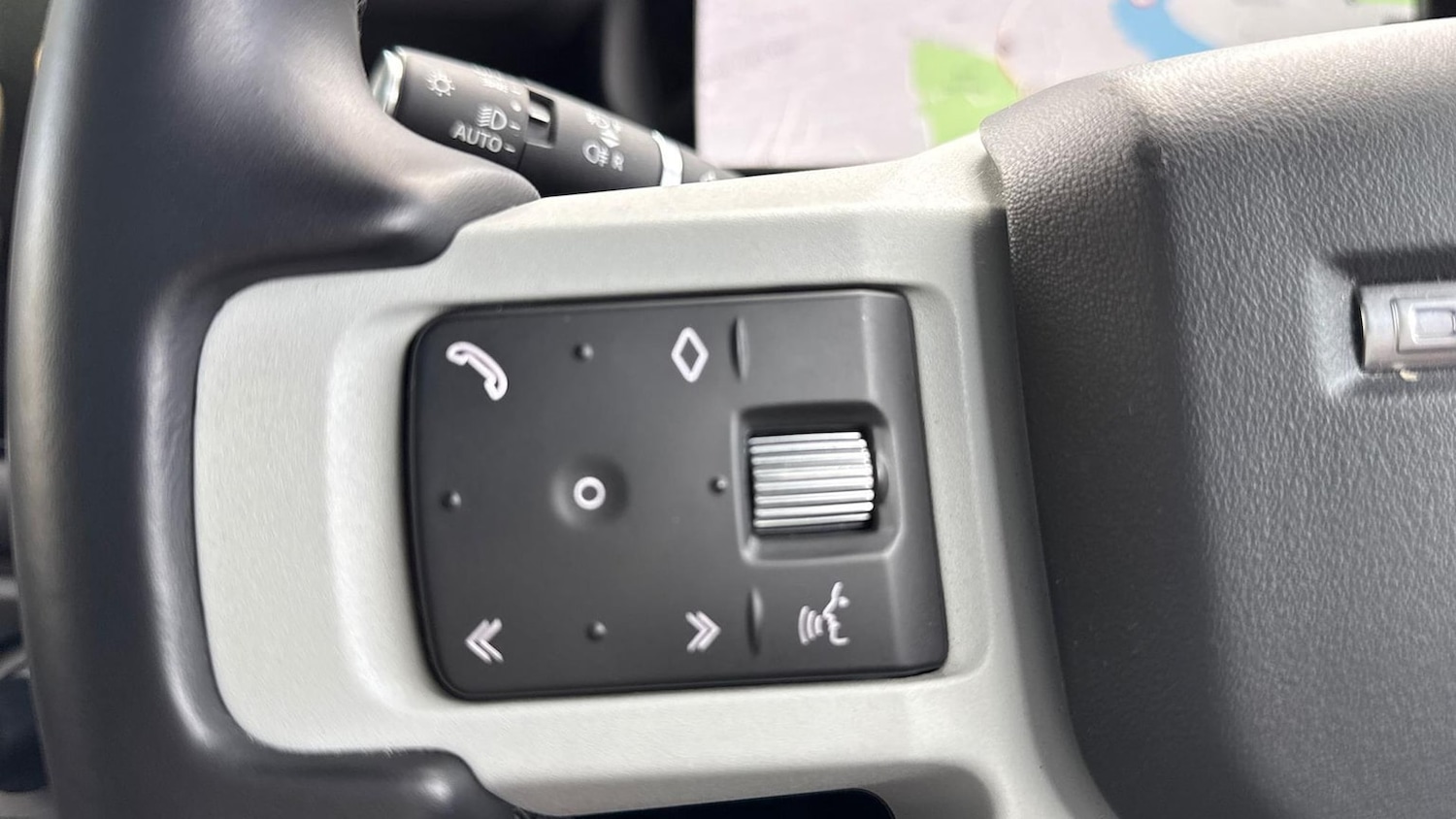 Used Land Rover Defender 2023 for sale - 76157238: Photo 37