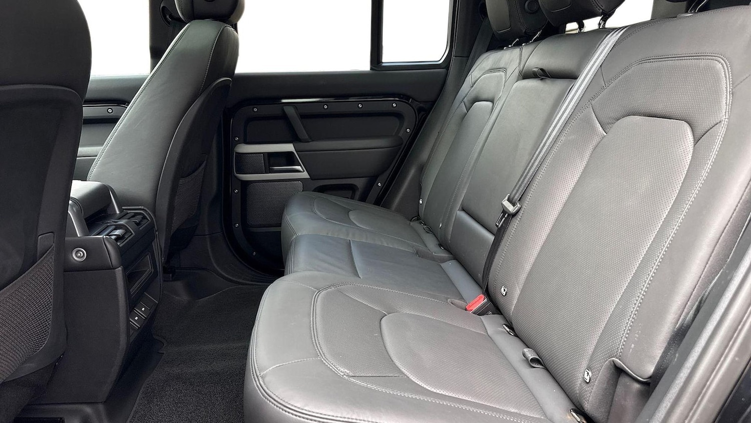 Used Land Rover Defender 2023 for sale - 76157238: Photo 4