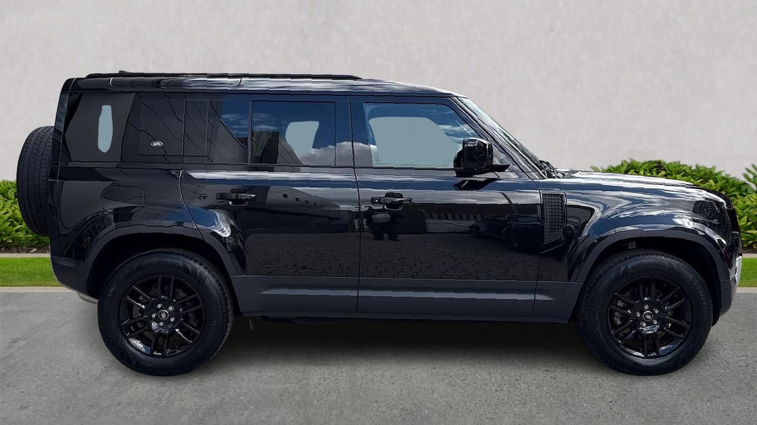 Used Land Rover Defender 2023 for sale - 76157238: Photo 5