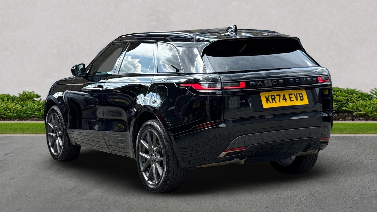 Used Land Rover Range Rover Velar 2024 for sale - 76129035: Photo 2