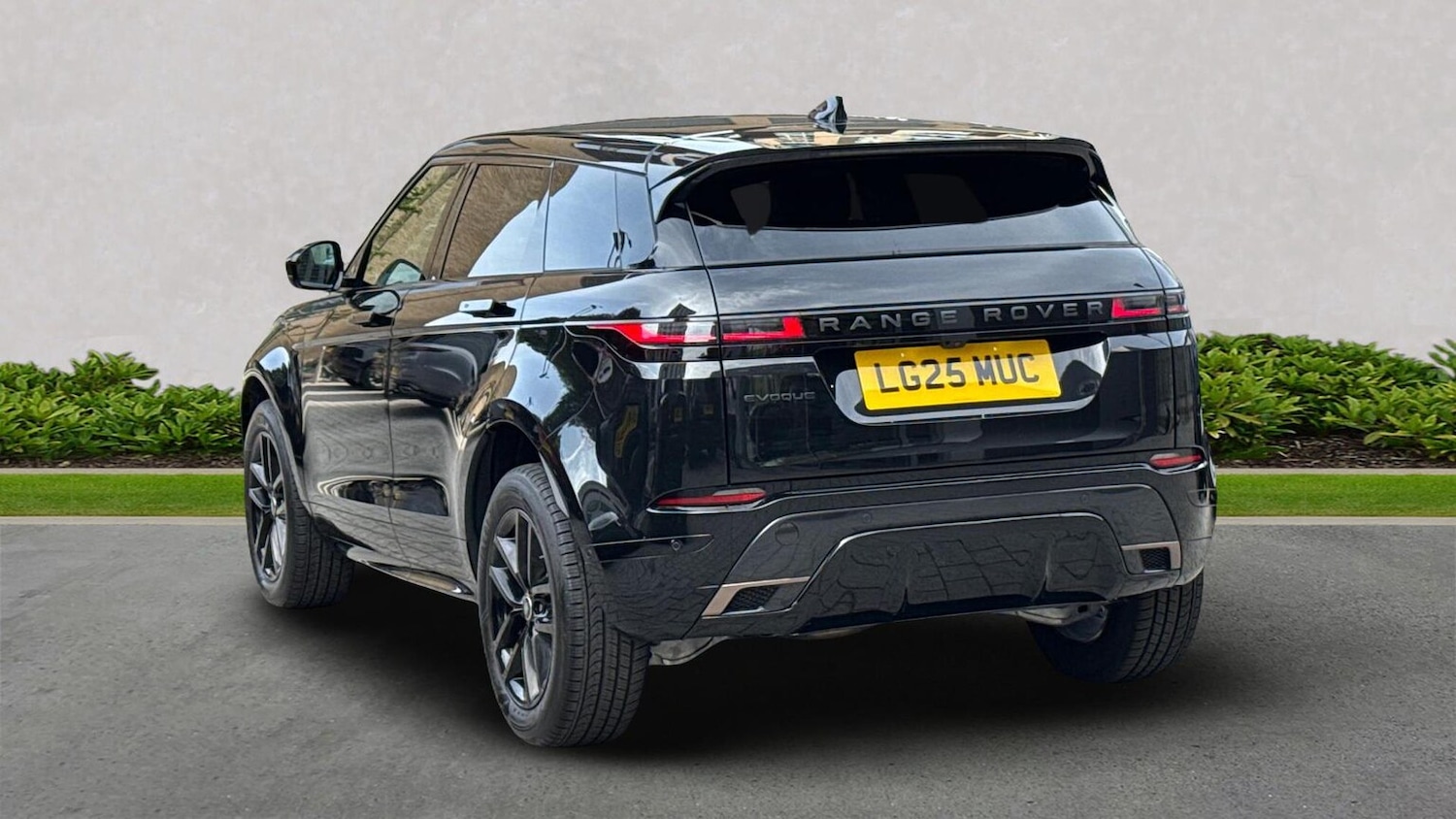 Used Land Rover Range Rover Evoque 2025 for sale - 76174191: Photo 2
