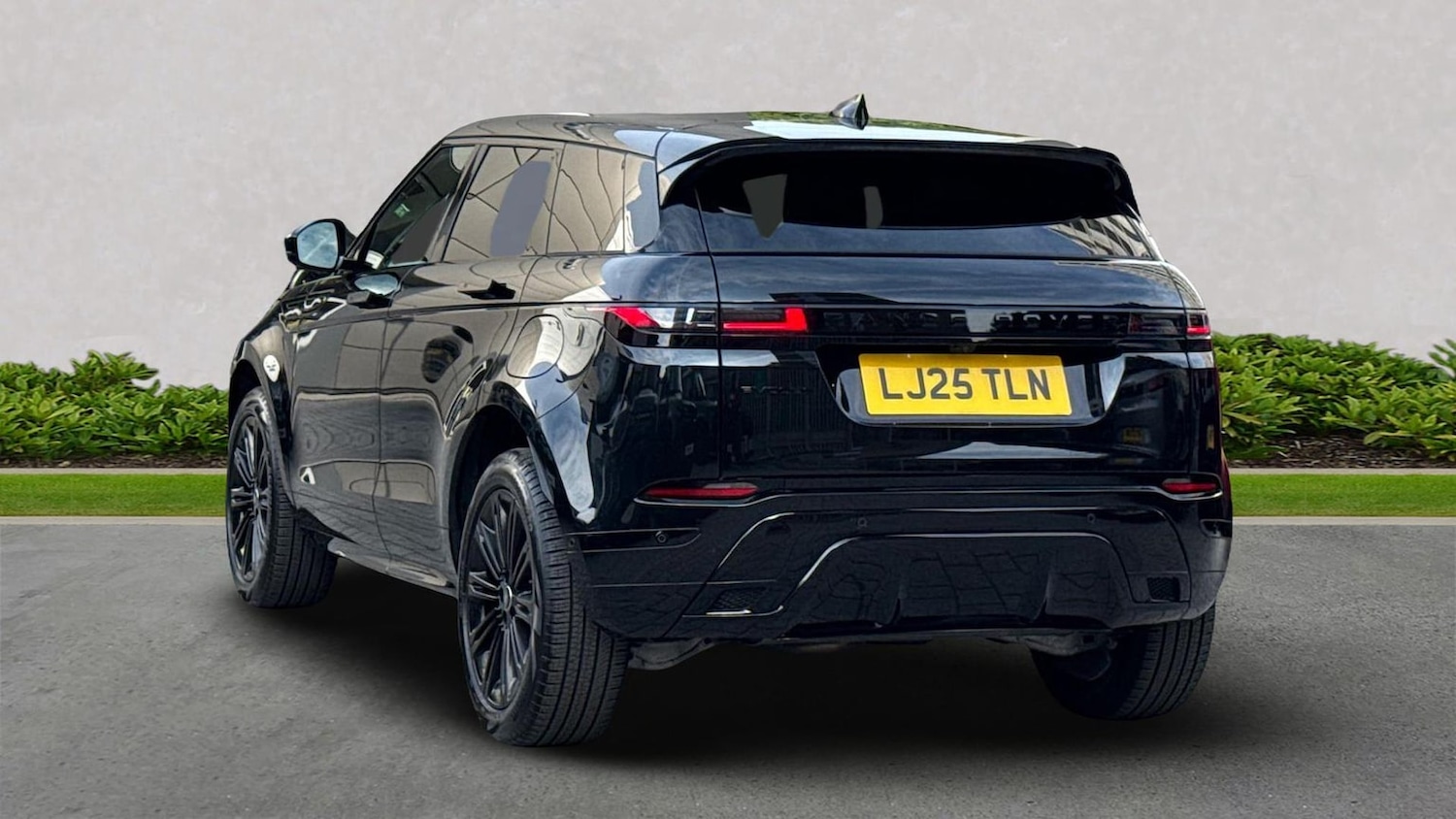 Used Land Rover Range Rover Evoque 2025 for sale - 76164974: Photo 2