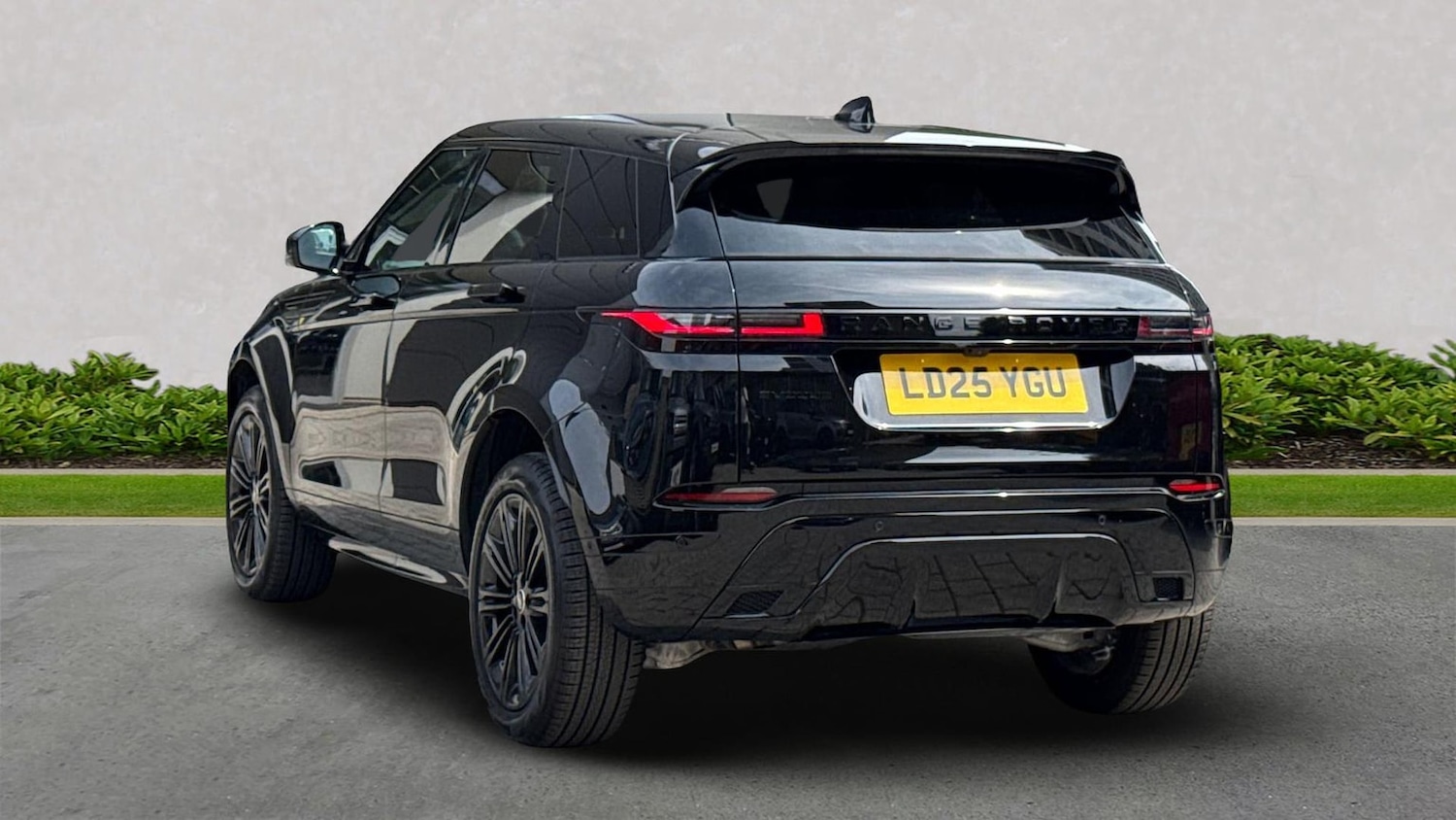 Used Land Rover Range Rover Evoque 2025 for sale - 76019495: Photo 2