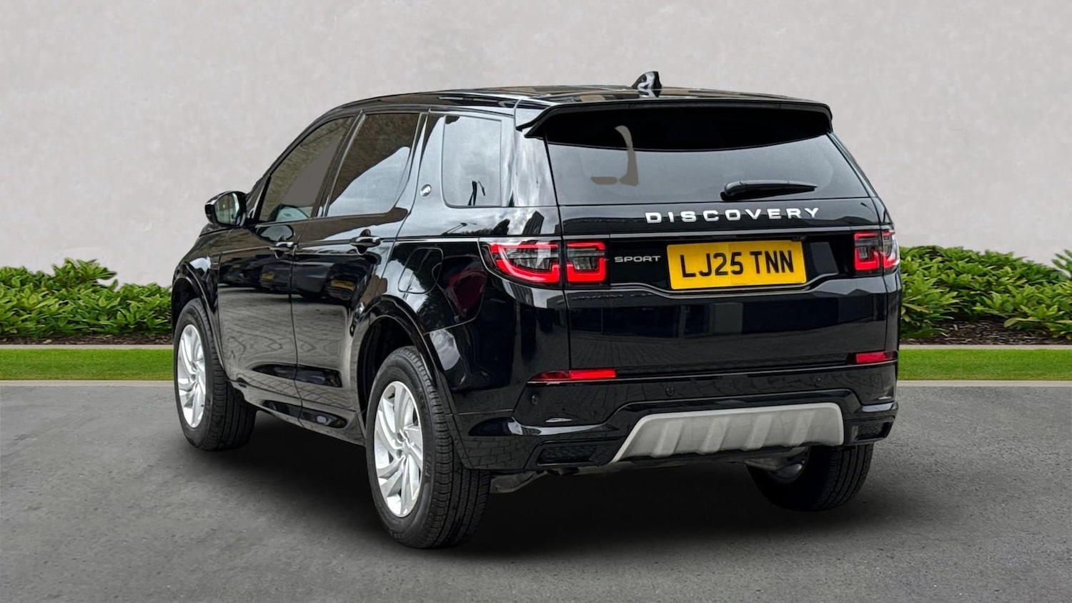 Used Land Rover Discovery Sport 2025 for sale - 76127253: Photo 2
