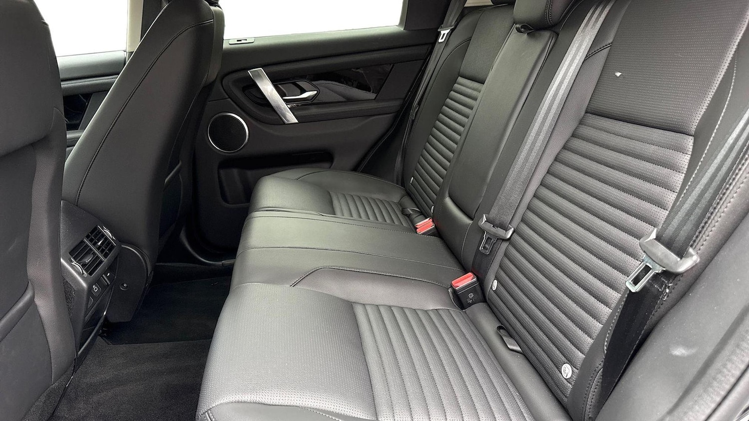 Used Land Rover Discovery Sport 2025 for sale - 76127253: Photo 4