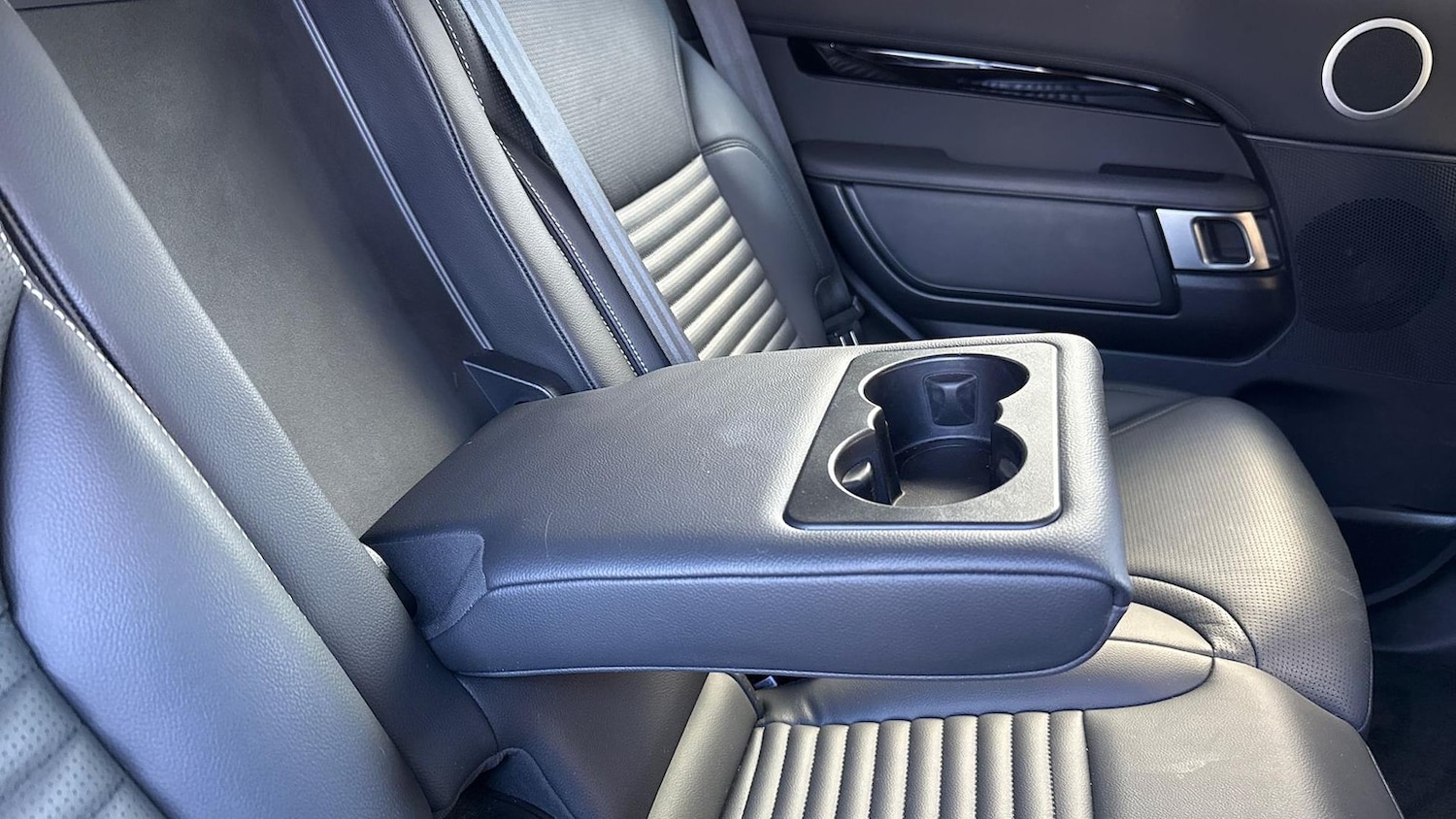 Used Land Rover Discovery 2022 for sale - 76027579: Photo 34