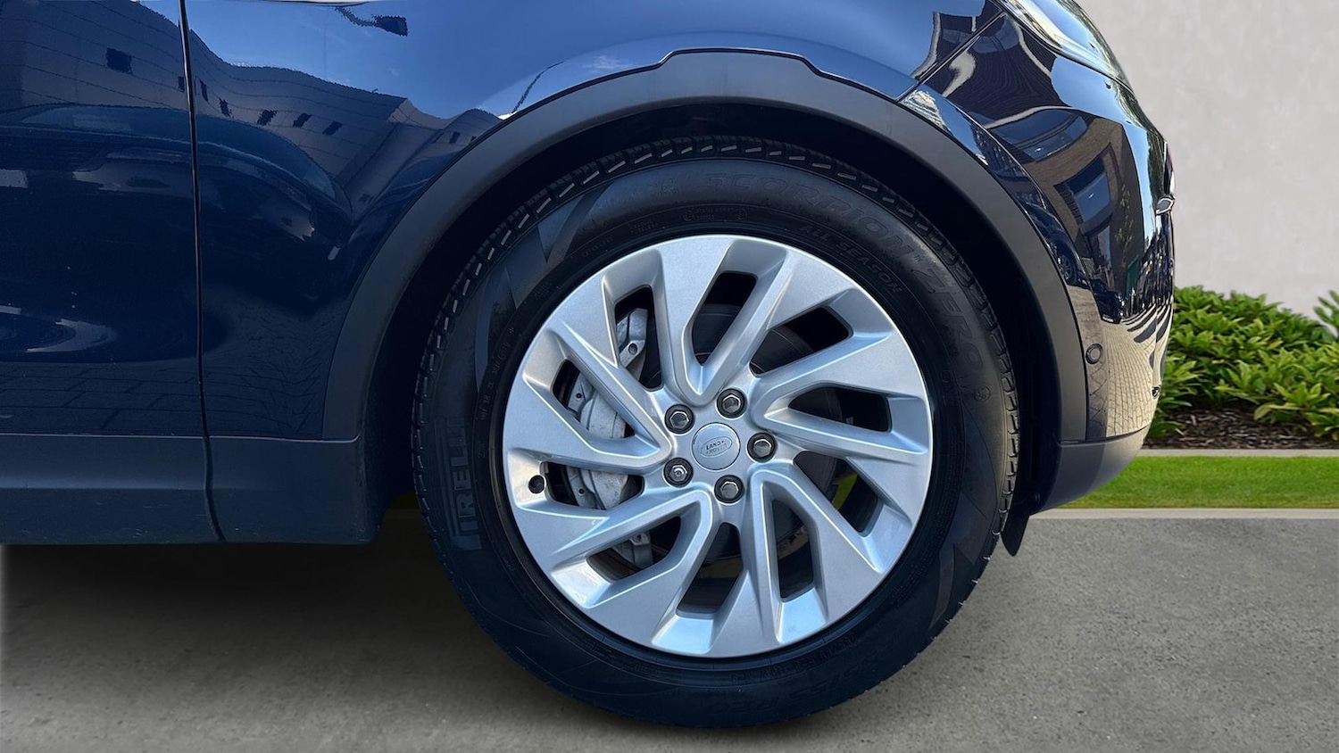 Used Land Rover Discovery 2022 for sale - 76027579: Photo 8