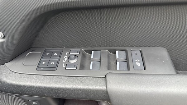 Used Land Rover Defender 2025 for sale - 75535793: Photo 33