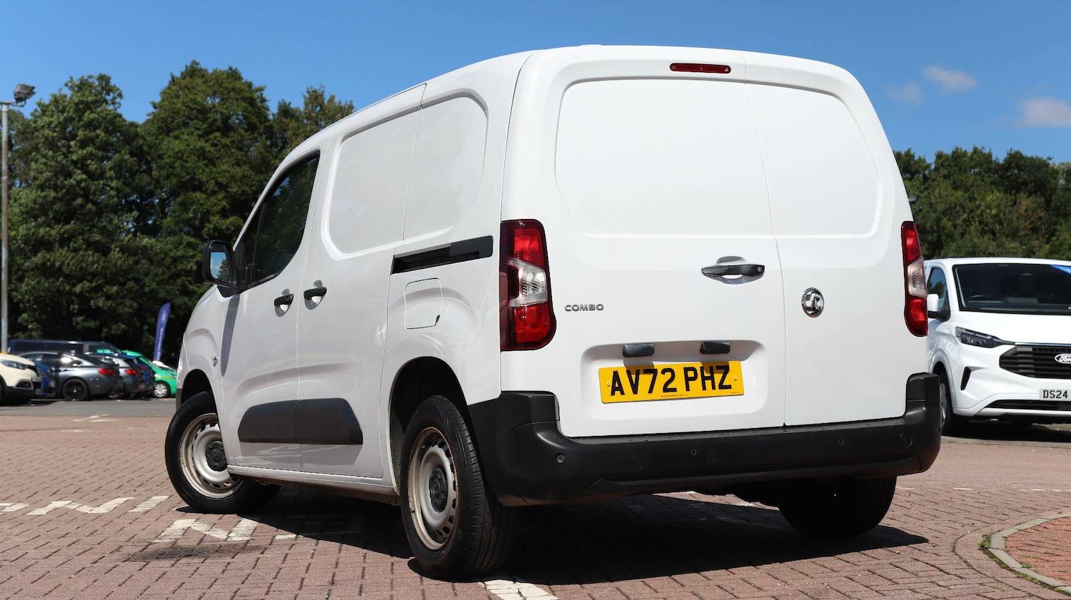 Used Vauxhall Combo 2022 for sale - 76902293: Photo 2