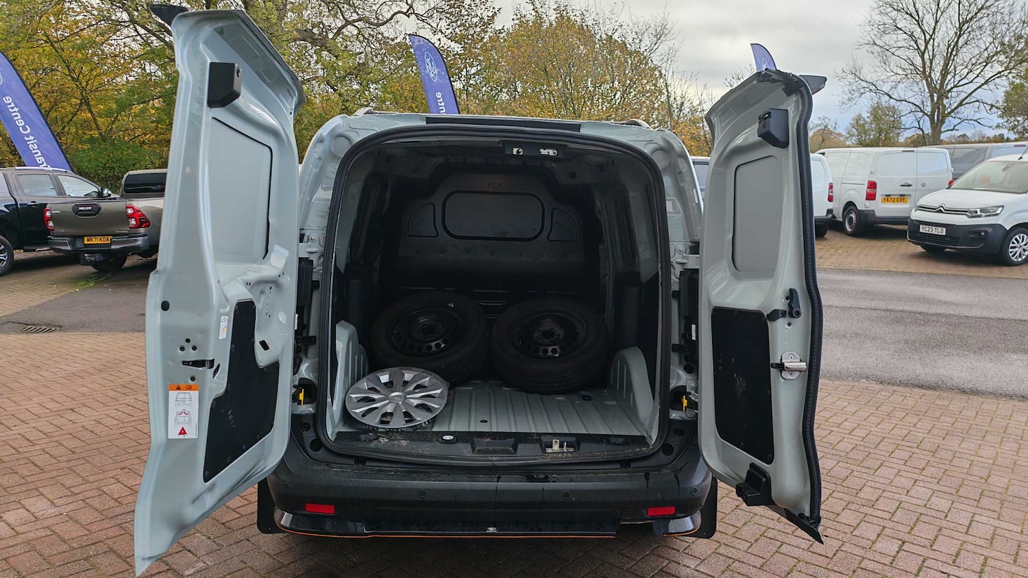 Used Ford Transit Courier 2024 for sale - 76460598: Photo 9