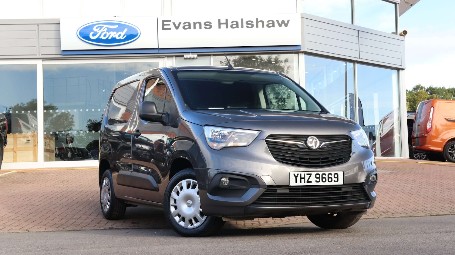 Used Vauxhall Combo 2022 for sale - 76411316: Photo 1