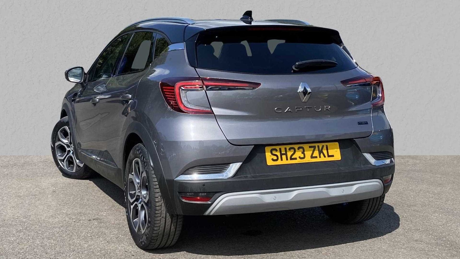 Used Renault Captur 2023 for sale - 76205187: Photo 2
