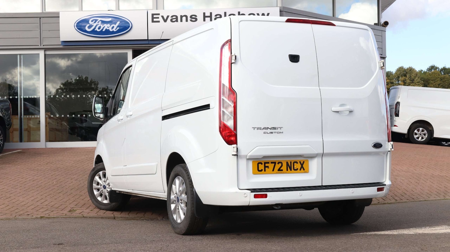 Used Ford Transit Custom 2023 for sale - 77472530: Photo 2