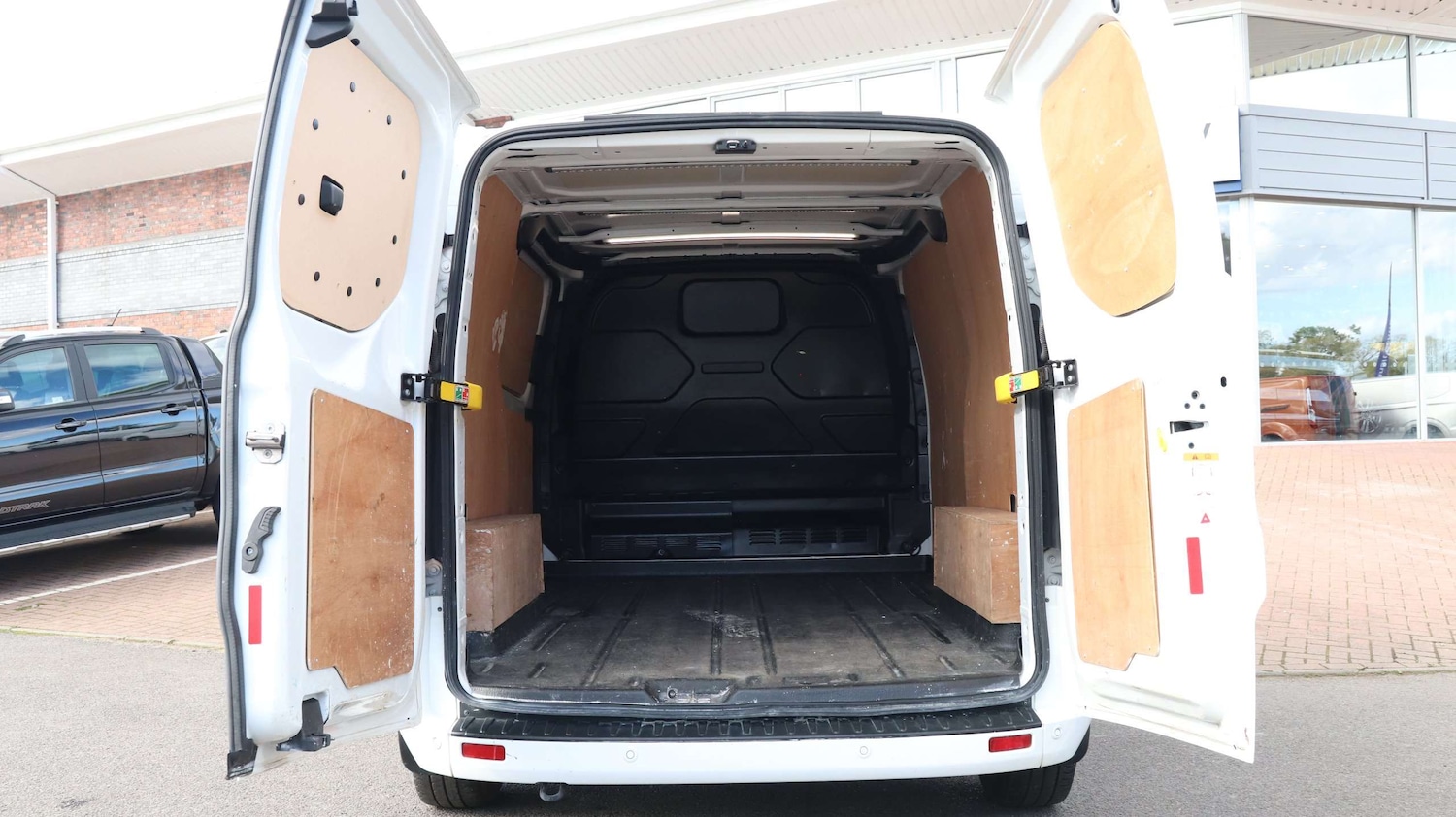 Used Ford Transit Custom 2023 for sale - 77472530: Photo 8