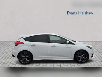 Used Ford Focus 2015 for sale - 76553110: Photo