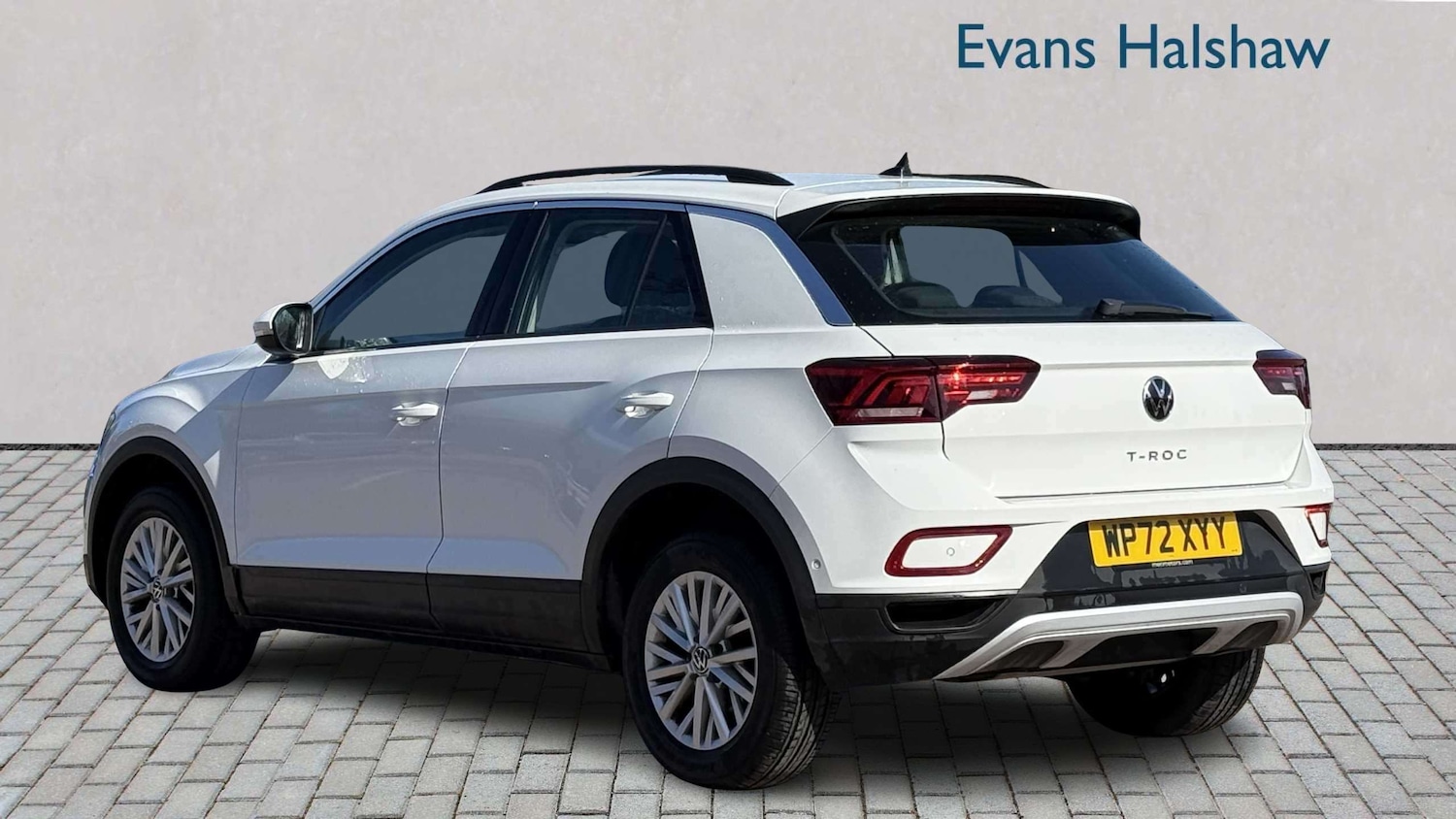 Used Volkswagen T-Roc 2023 for sale - 77928790: Photo 2