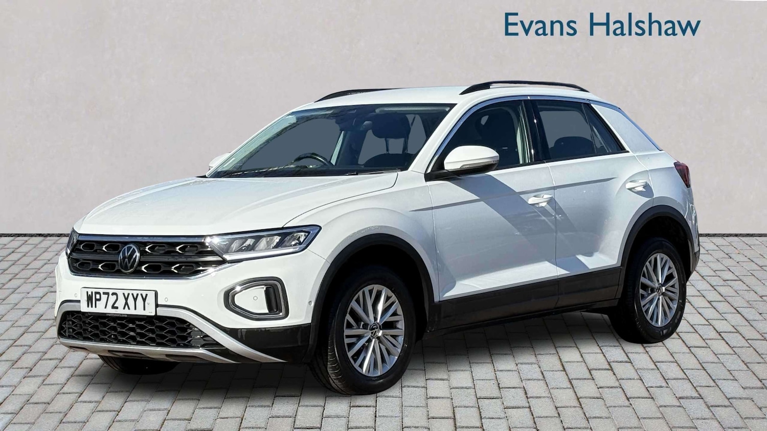 Used Volkswagen T-Roc 2023 for sale - 77928790: Photo 4