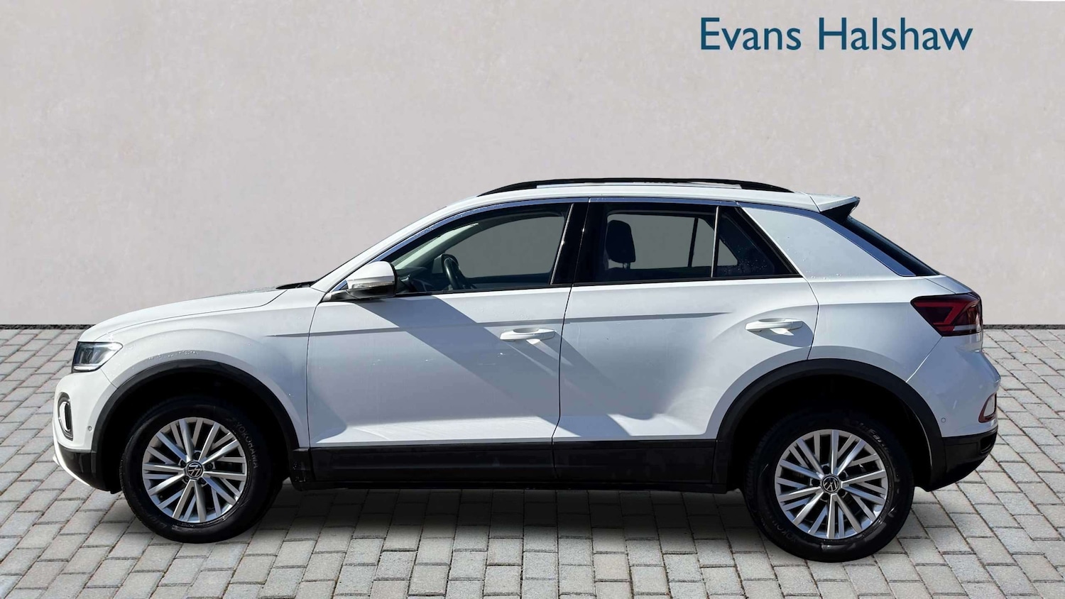 Used Volkswagen T-Roc 2023 for sale - 77928790: Photo 5