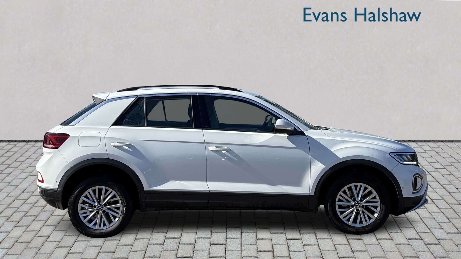 Used Volkswagen T-Roc 2023 for sale - 77928790: Photo 8