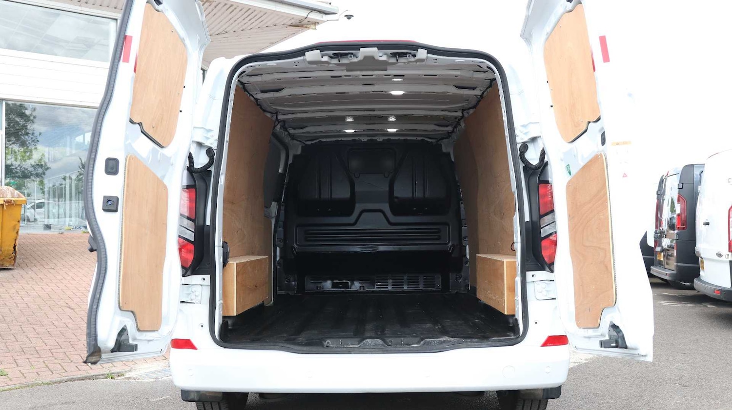 Used Ford Transit Custom 2024 for sale - 76661839: Photo 8