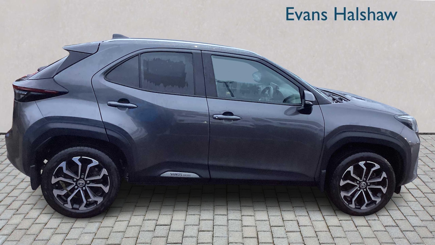 Used Toyota Yaris Cross 2022 for sale - 77282044: Photo 2