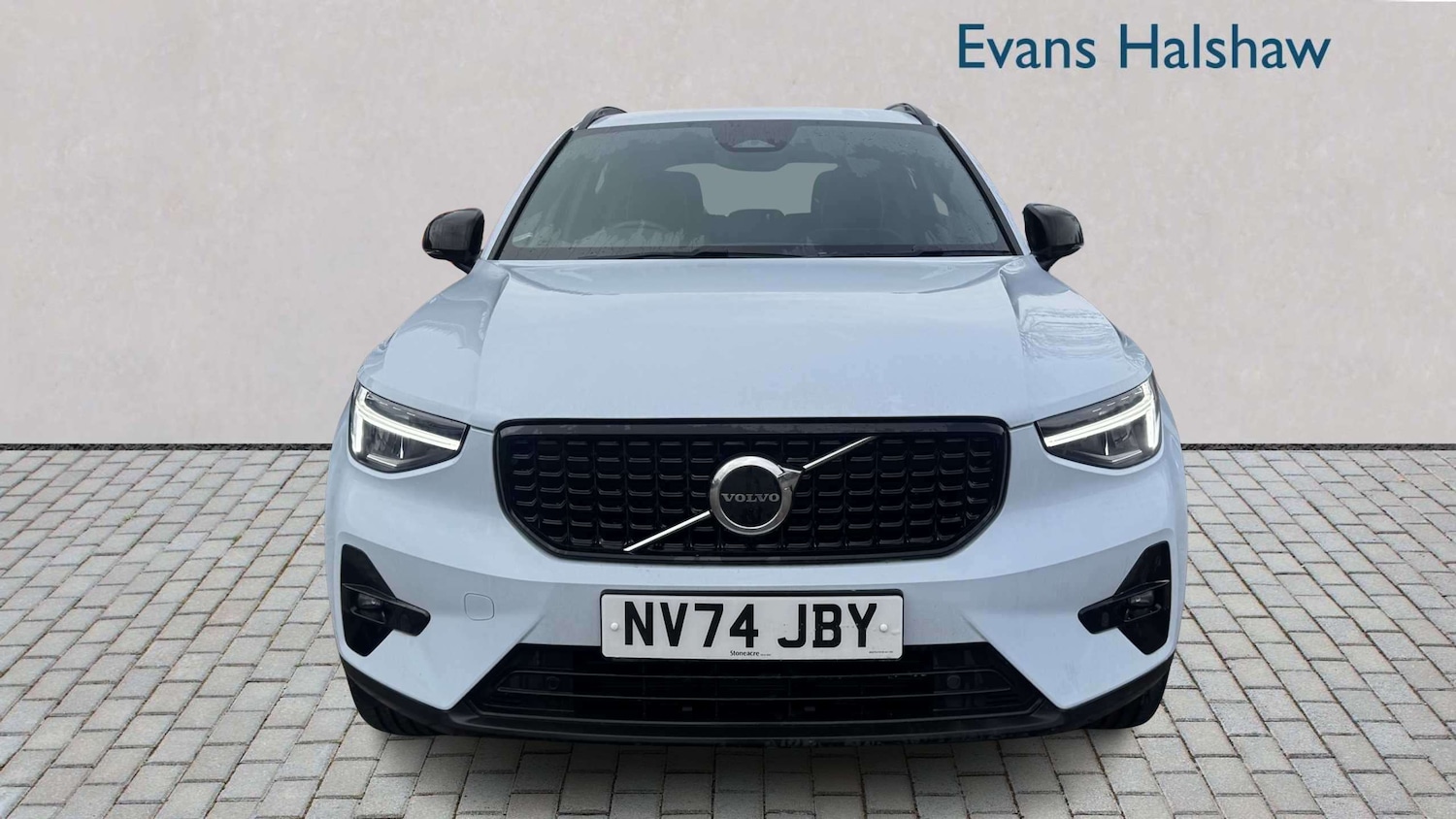 Used Volvo XC40 2024 for sale - 77983264: Photo 2