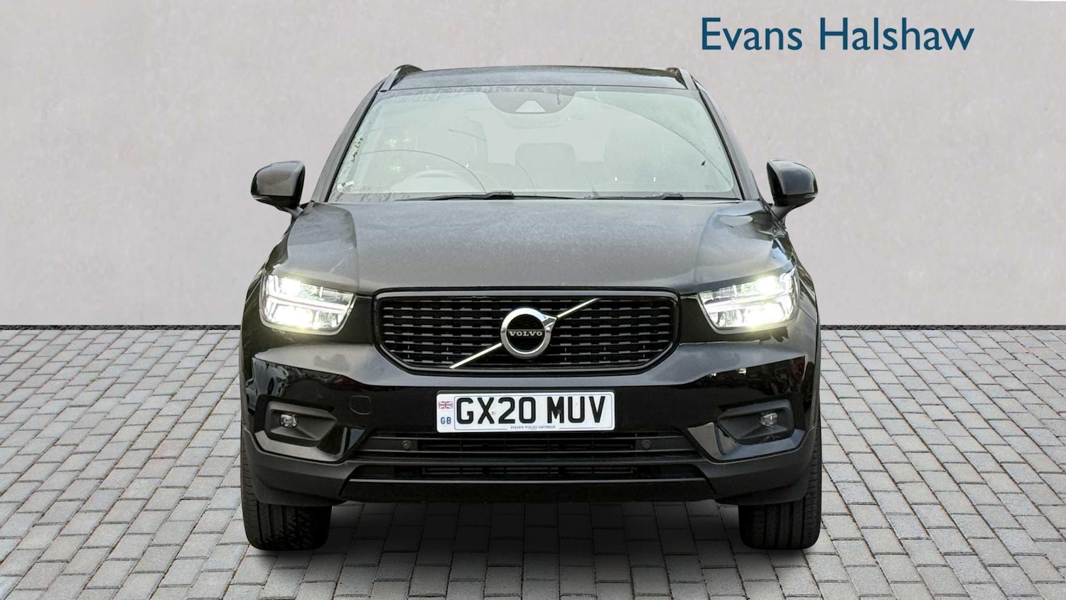Used Volvo XC40 2020 for sale - 76242390: Photo 2