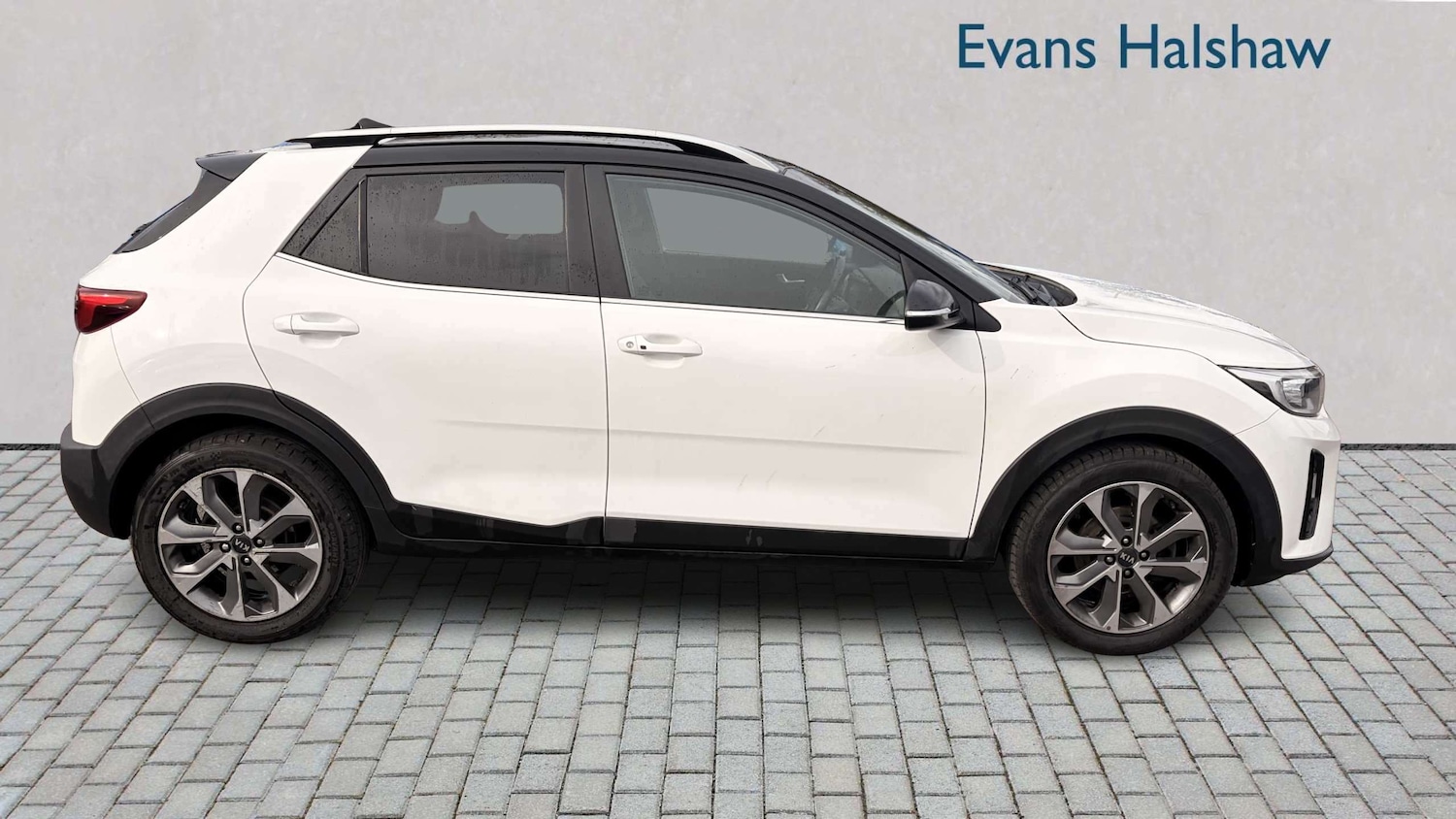 Used Kia Stonic 2018 for sale - 78118819: Photo 2