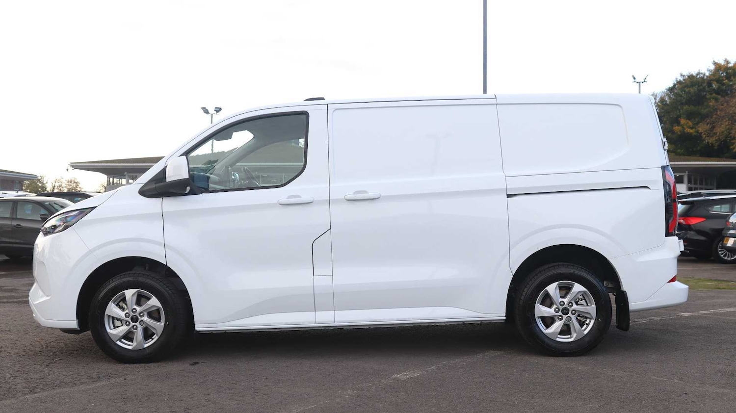 Used Ford E-Transit 2024 for sale - 76286320: Photo 10