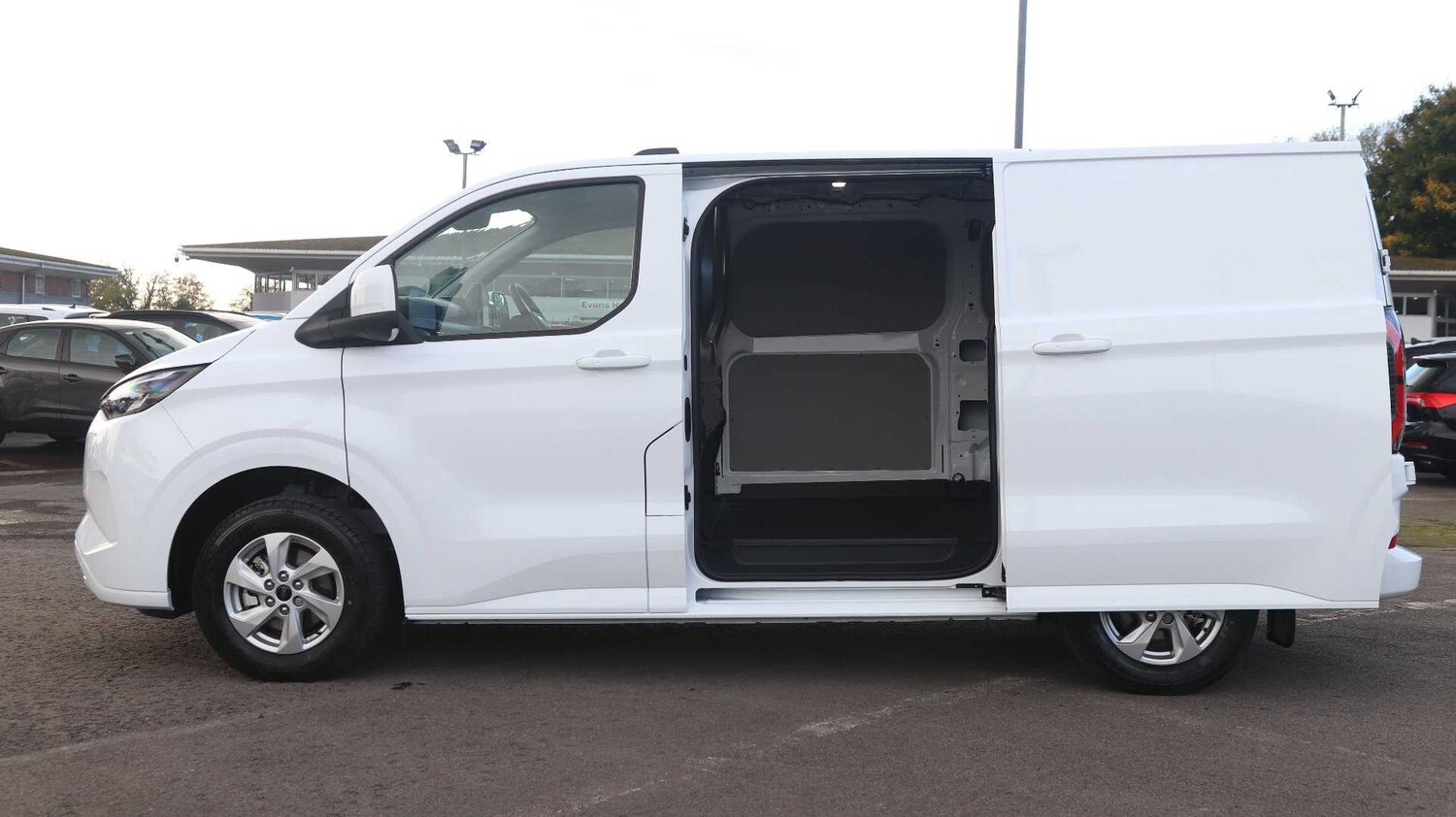 Used Ford E-Transit 2024 for sale - 76286320: Photo 11