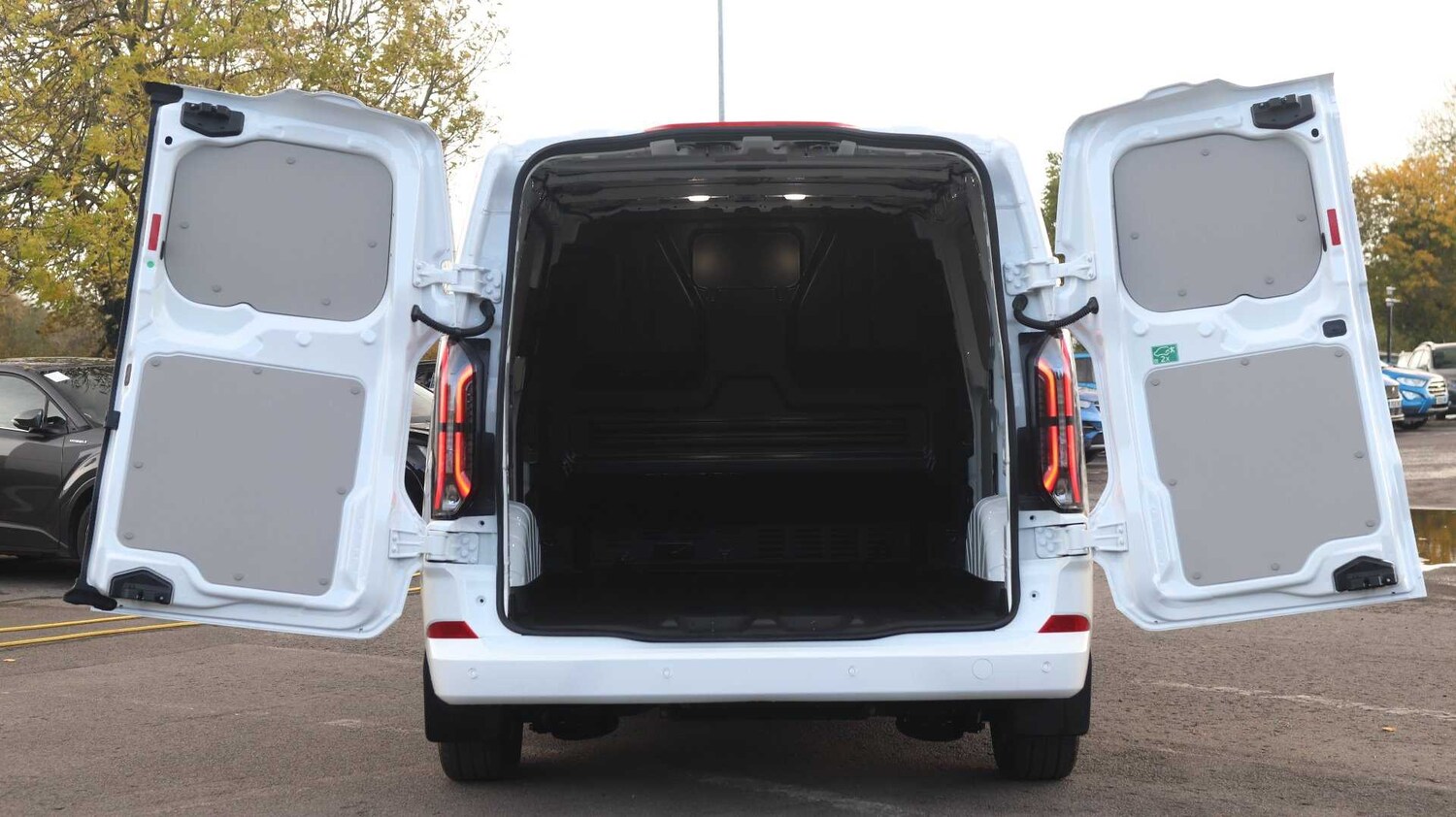 Used Ford E-Transit 2024 for sale - 76286320: Photo 18