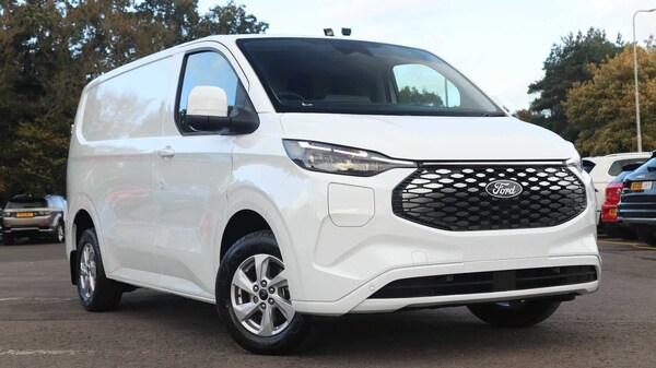 Used Ford Transit Custom 2024 for sale - 76286320: Photo 1