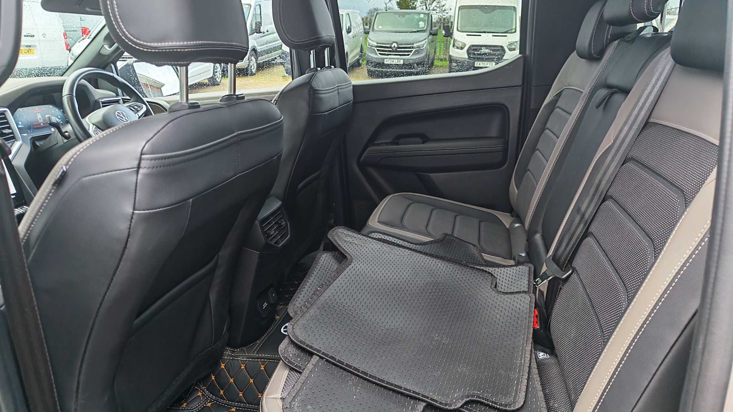 Used Volkswagen Amarok 2024 for sale - 76460335: Photo 12