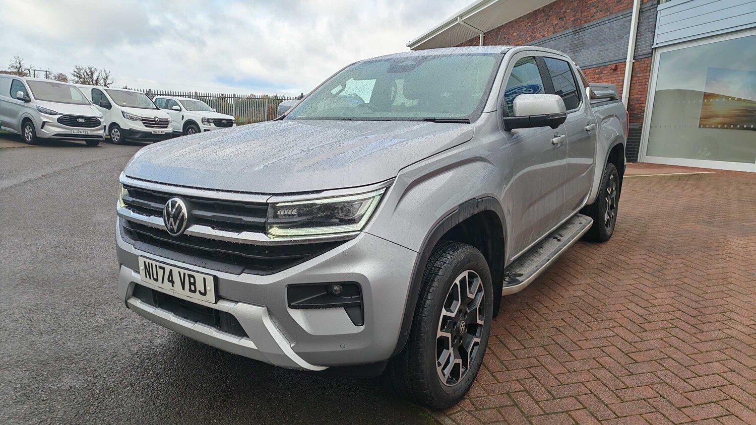 Used Volkswagen Amarok 2024 for sale - 76460335: Photo 2