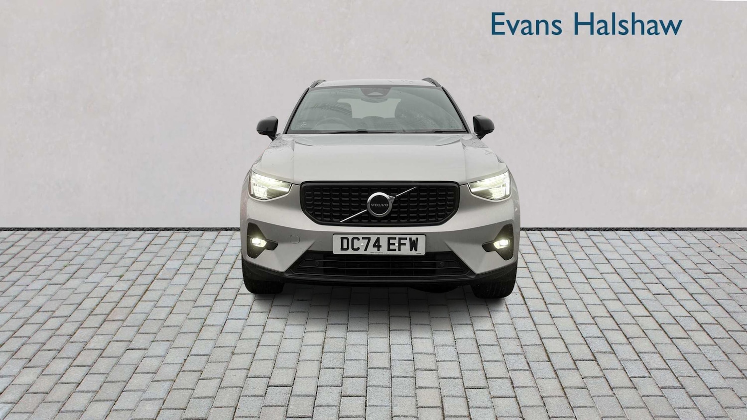 Used Volvo XC40 2024 for sale - 77257300: Photo 2