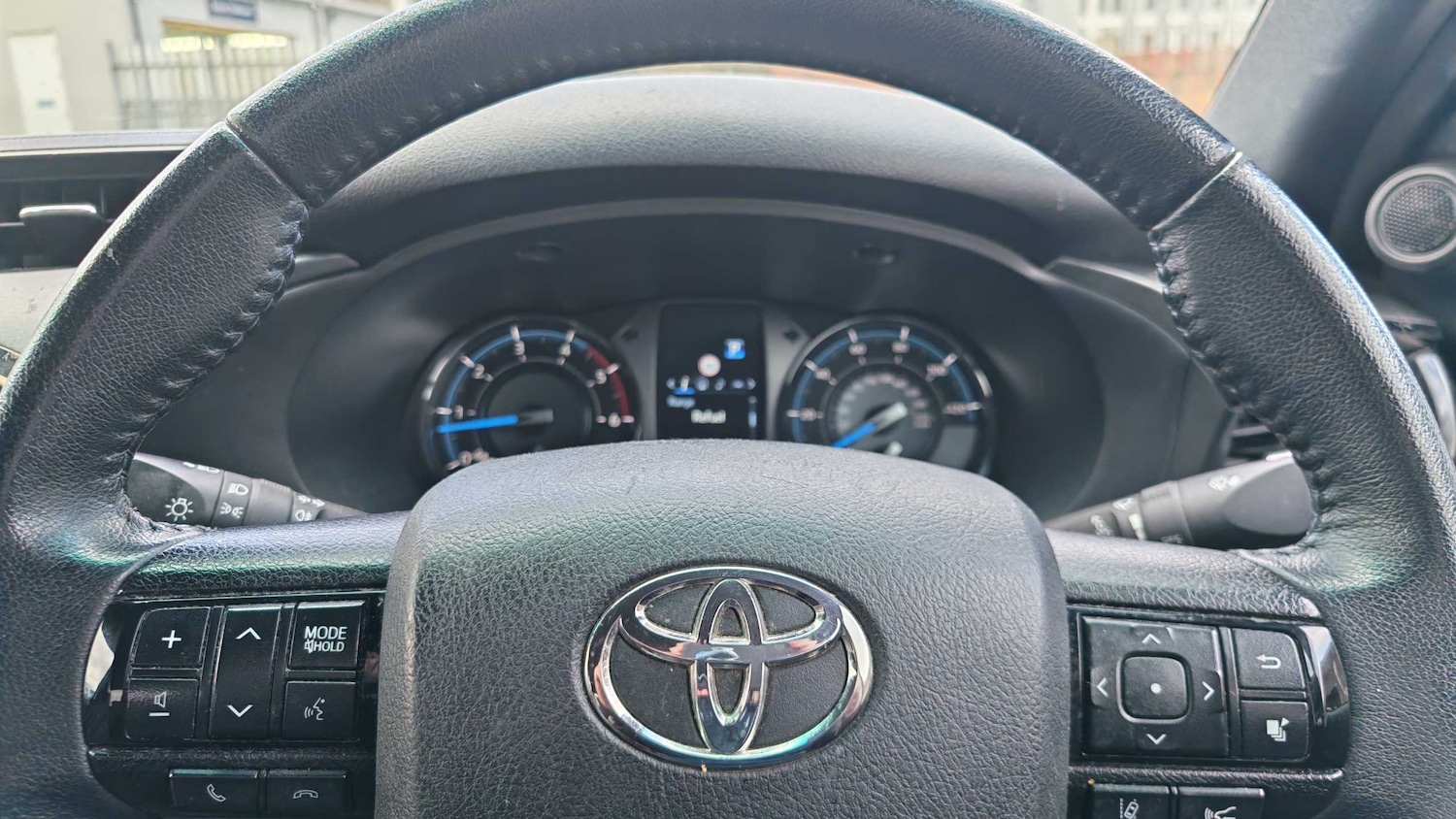 Used Toyota Hilux 2023 for sale - 77827348: Photo 10