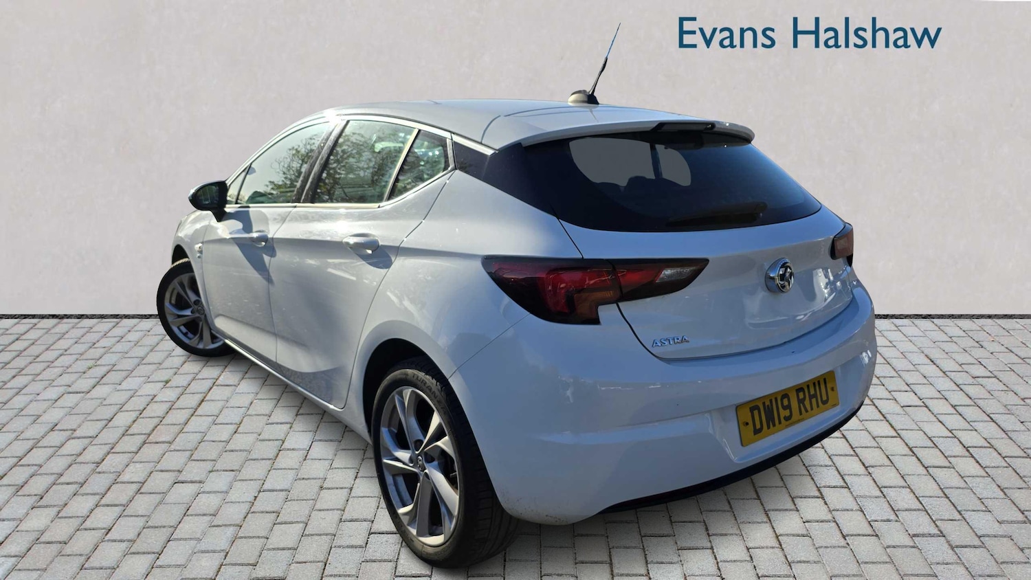 Used Vauxhall Astra 2019 for sale - 76401358: Photo 2