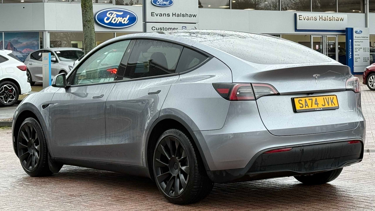 Used Tesla Model Y 2024 for sale - 77540761: Photo 2